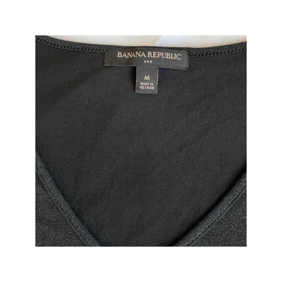 Banana Republic Factory Women's V-neck Gold Shimmer Curved Hem T-Shirt Size M - Picture 3 of 7